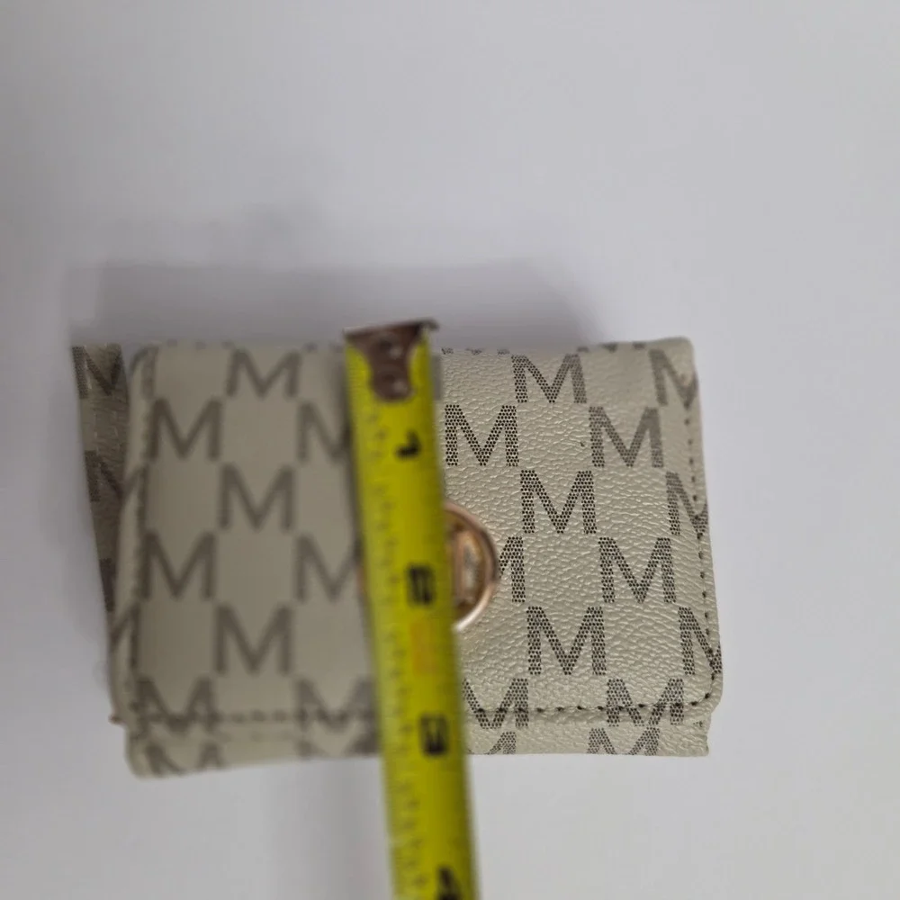 Unbranded compact trifold